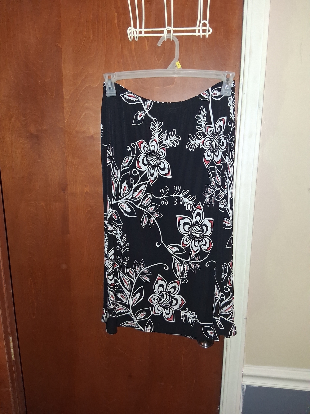 Koret Black Midi Skirt with White and Red Floral Print